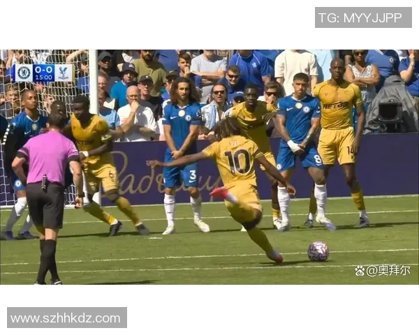 英超激战AC米兰逆转波尔图6-2争议判罚引发全场热议