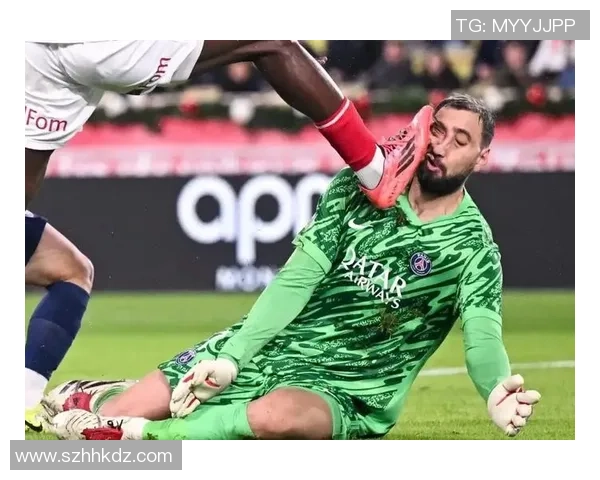 西甲激战：多特蒙德与巴黎圣日耳曼战成平局神扑瞬间引发热议与转会传闻